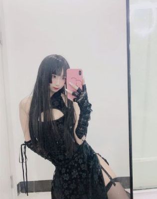 办公室恋情免费观看_十万网红美女美酱